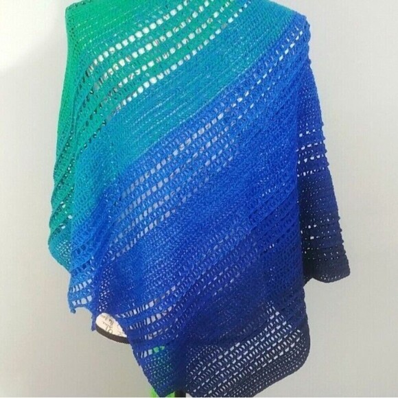 Handmade Crochet Dragon Wing Tringle Wrap/Shawl Blue/Green Ombre 100% Cotton - Picture 4 of 9